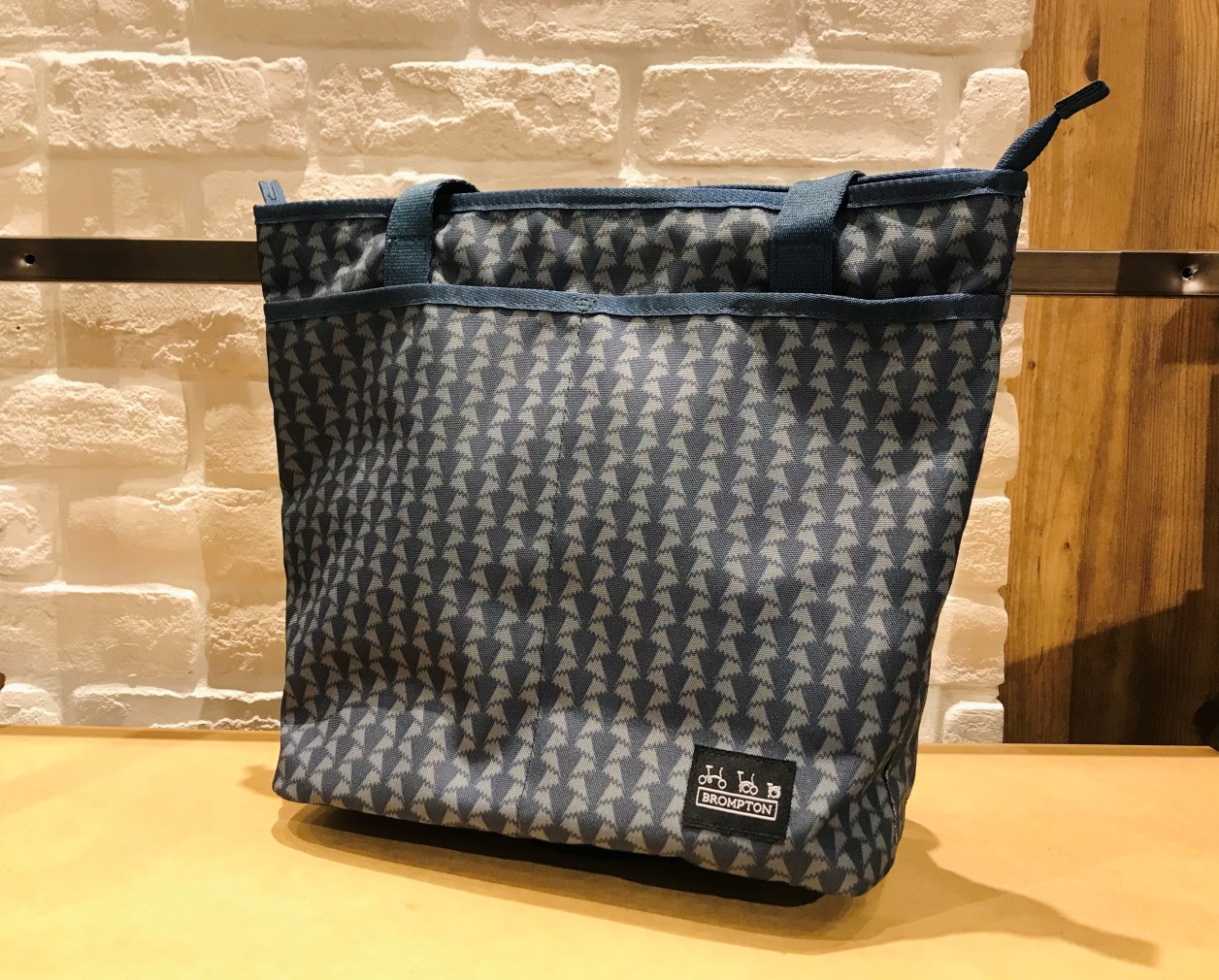 BROMPTON Tote Bag 9L Liberty – Navy | トイファクトリーのミニベロ 