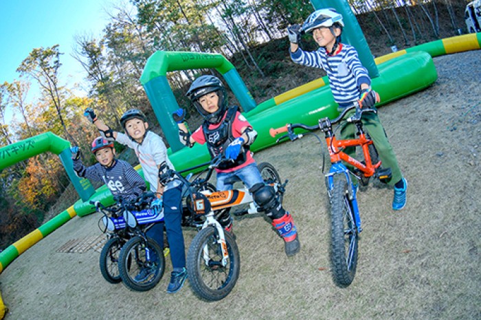 ちびっ子ライダー大興奮！トイの森でヨツバサイクル試乗会