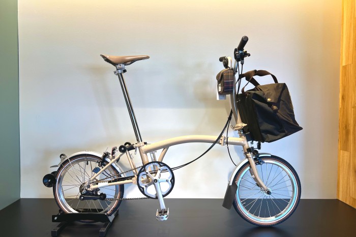 Brompton（ブロンプトン）×Barbour（バブアー）のコラボ車体入荷！！