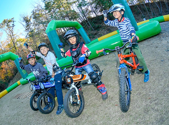 ちびっ子ライダー大興奮！トイの森でヨツバサイクル試乗会